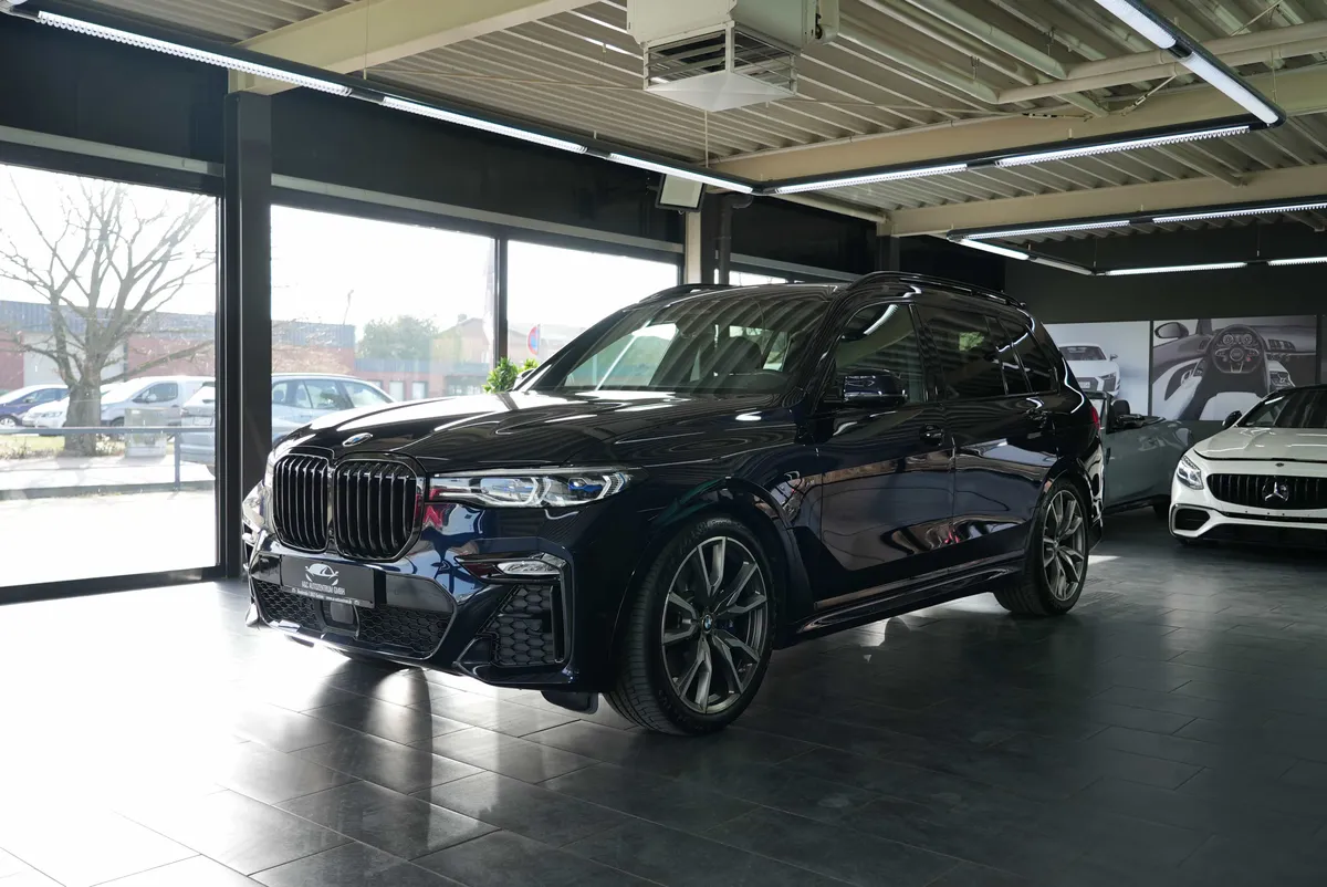 BMW X7 M50i - Image 1