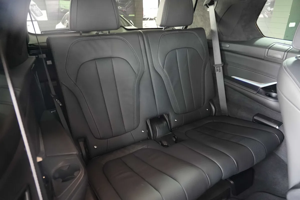 BMW X7 M50i - Image 18