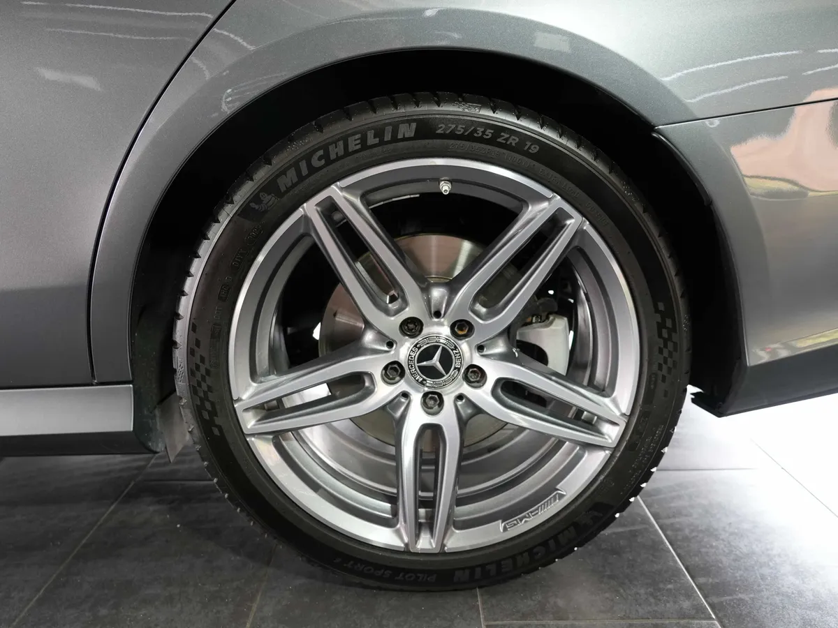 Mercedes-Benz E 350 AMG Line - Image 11