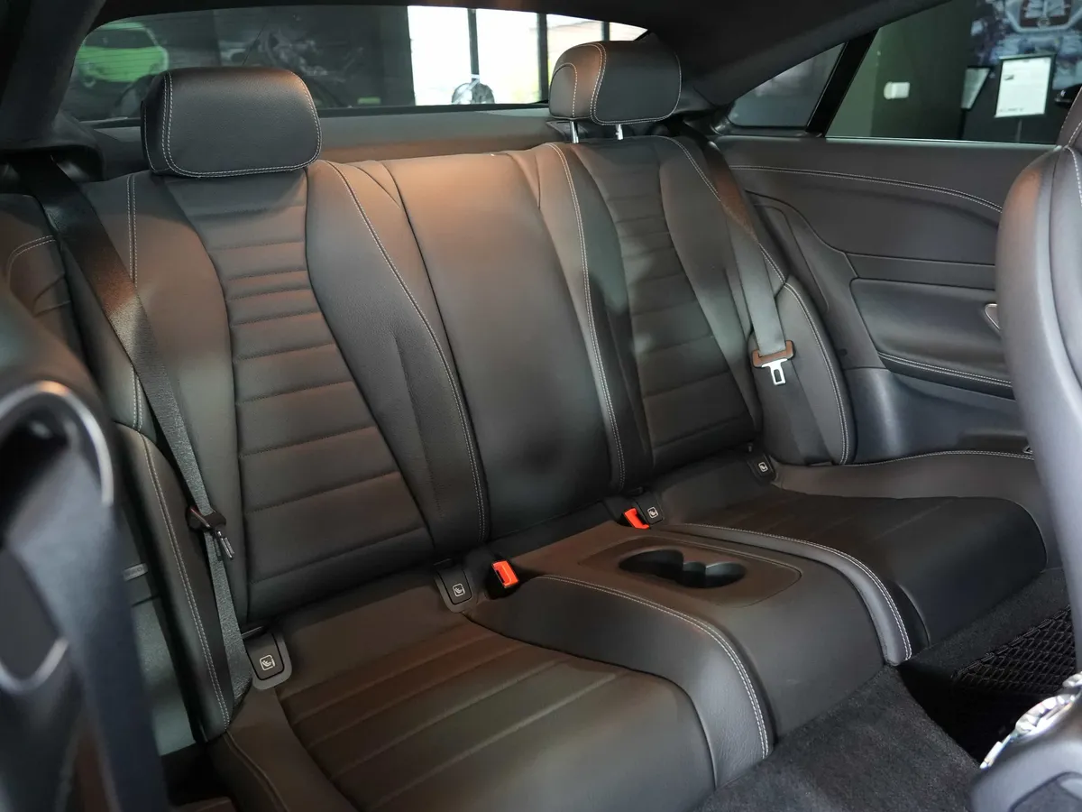 Mercedes-Benz E 400 d Coupé 4Matic AMG Line - Image 17