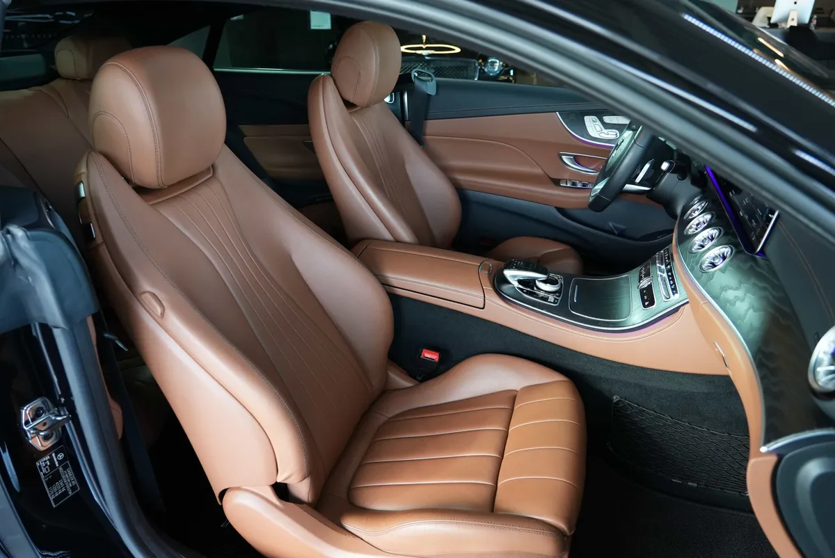 Mercedes-Benz E 450 Coupé 4Matic AMG Line - Image 17