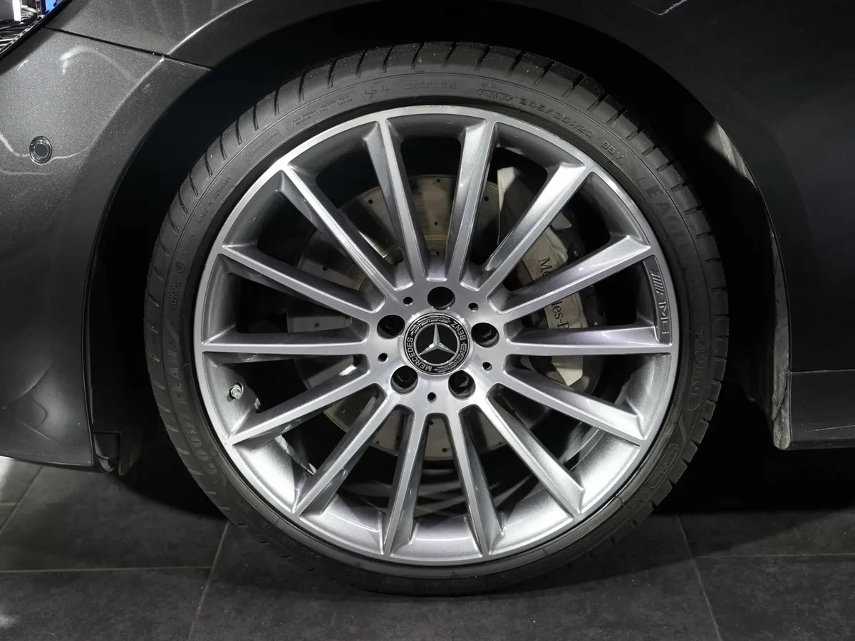 Mercedes-Benz E 450 Coupé 4Matic AMG Line - Image 8