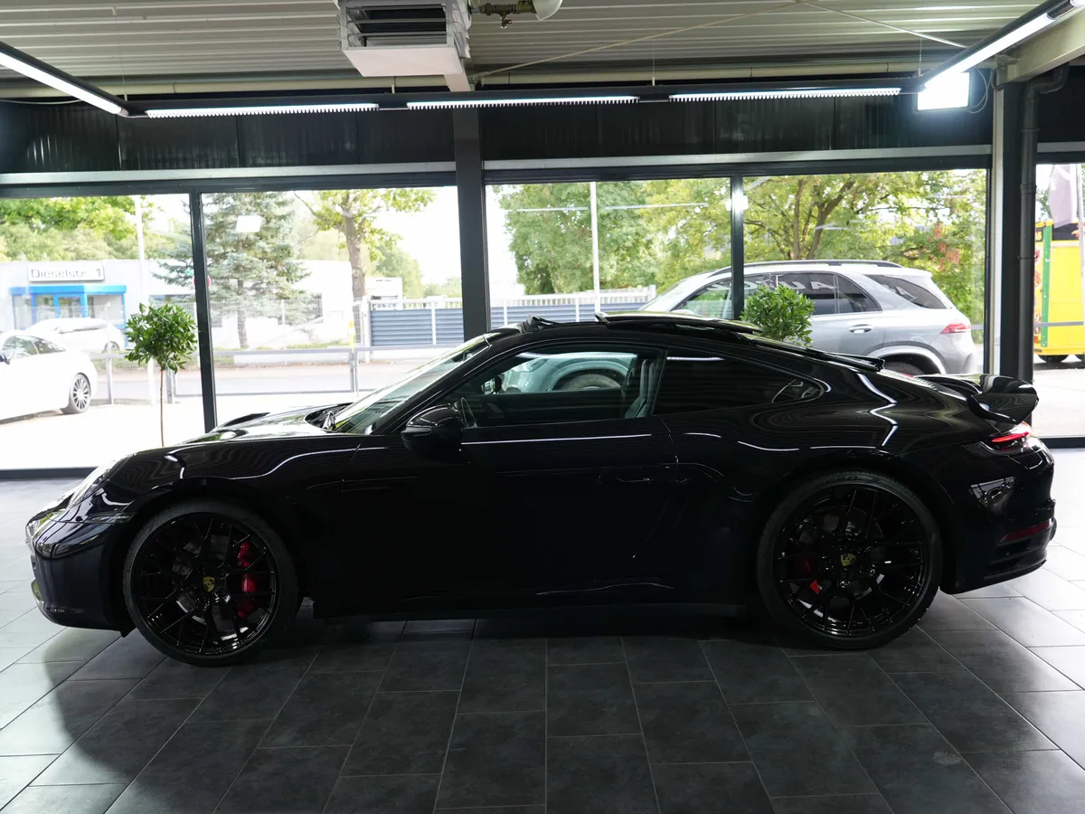 Porsche 911 Carrera S - Image 2