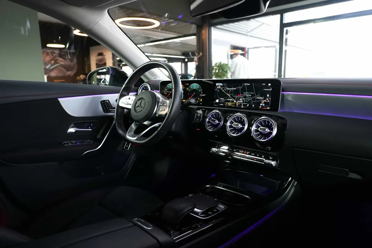 Mercedes-Benz CLA 220 4Matic AMG Line - Image 15