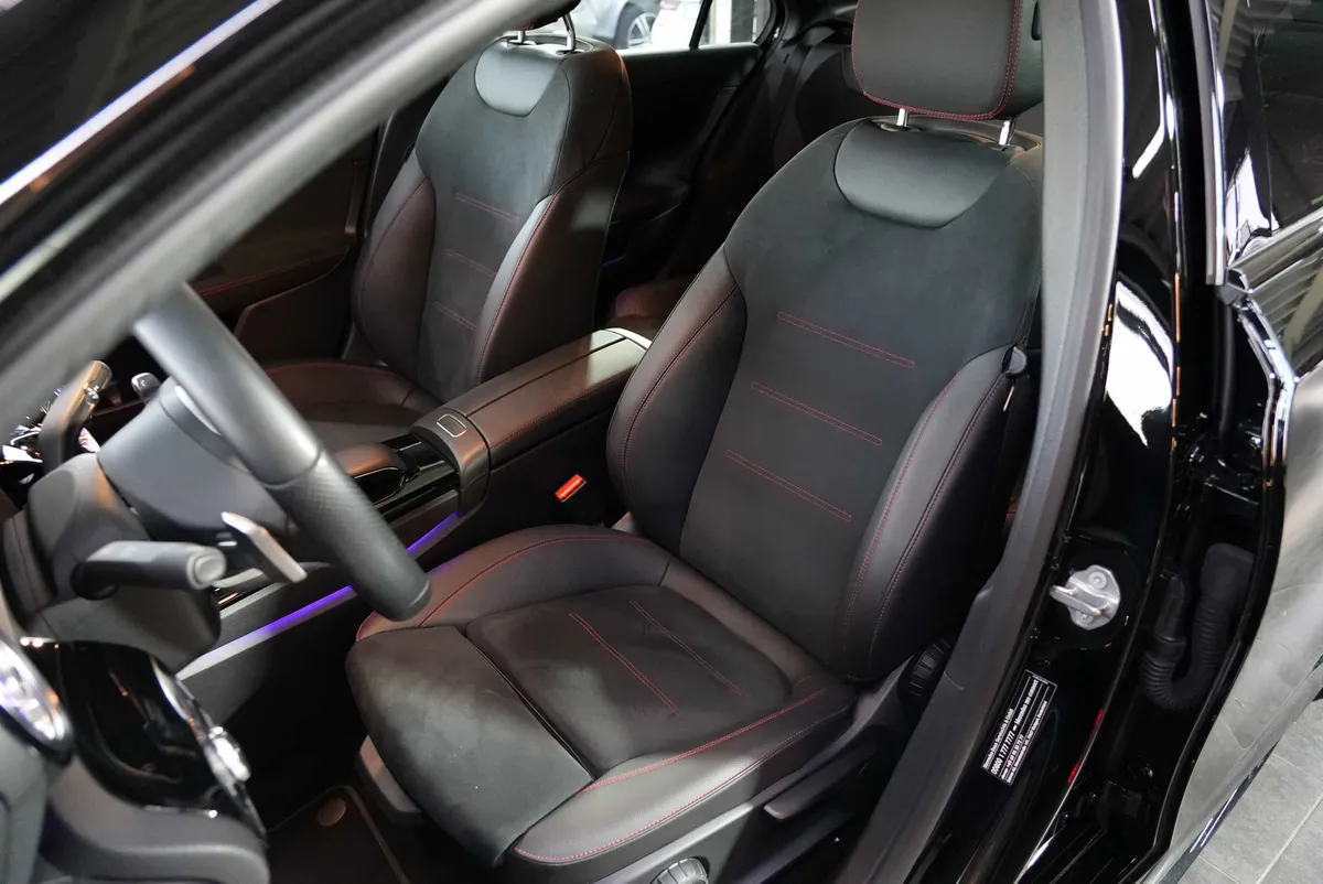 Mercedes-Benz A 200 Limousine AMG Line - Image 12