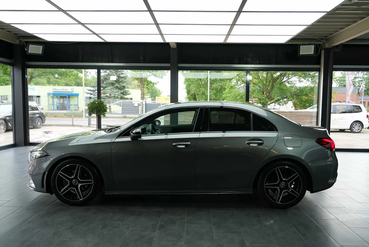 Mercedes-Benz A 200 Limousine AMG Line - Image 2