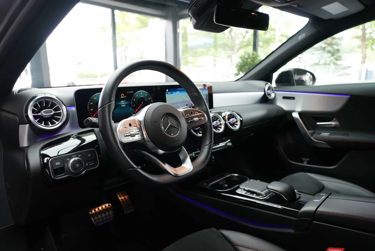 Mercedes-Benz A 200 Limousine AMG Line - Image 10