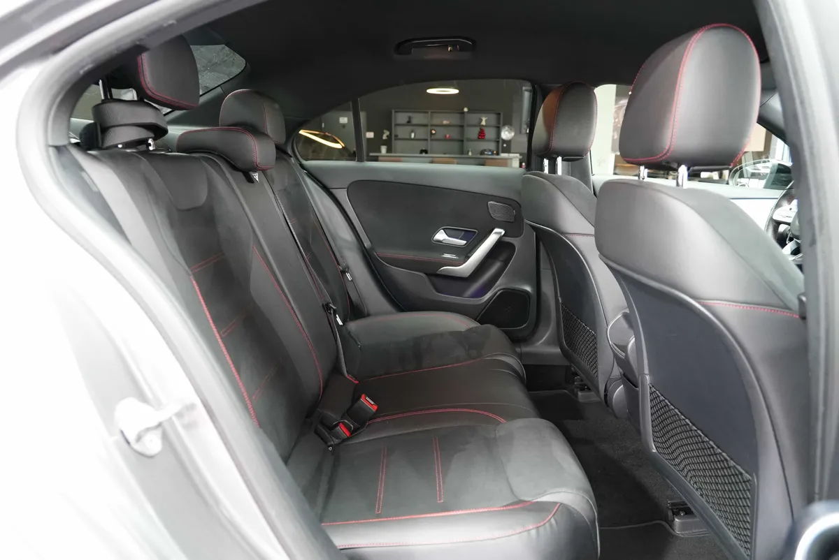 Mercedes-Benz A 200 Limousine AMG Line - Image 13