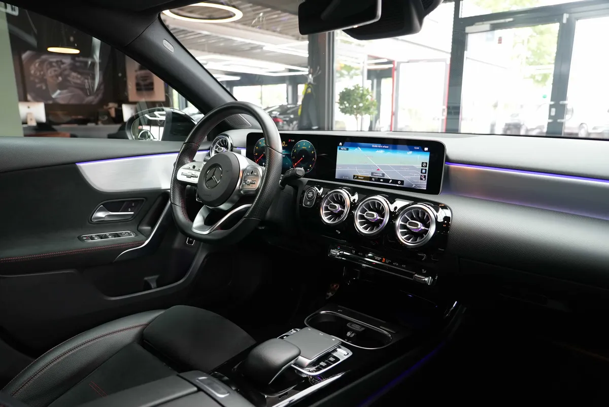 Mercedes-Benz A 200 Limousine AMG Line - Image 15