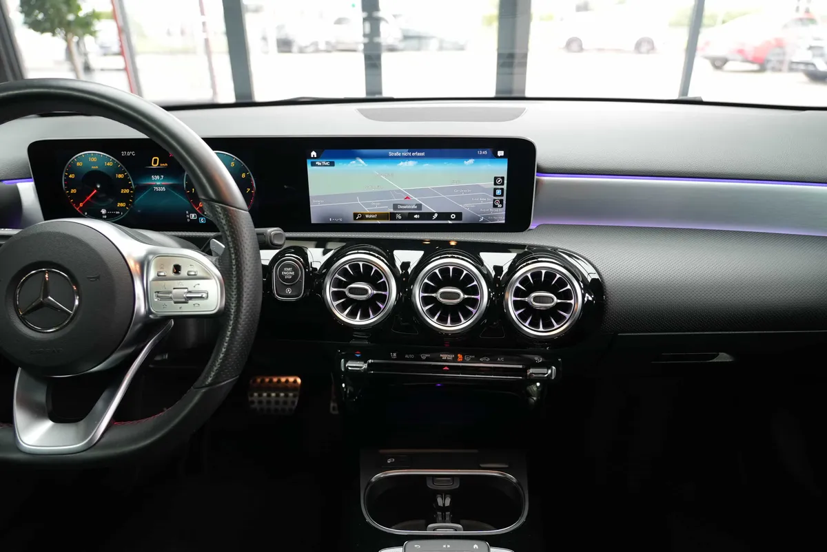 Mercedes-Benz A 200 Limousine AMG Line - Image 19