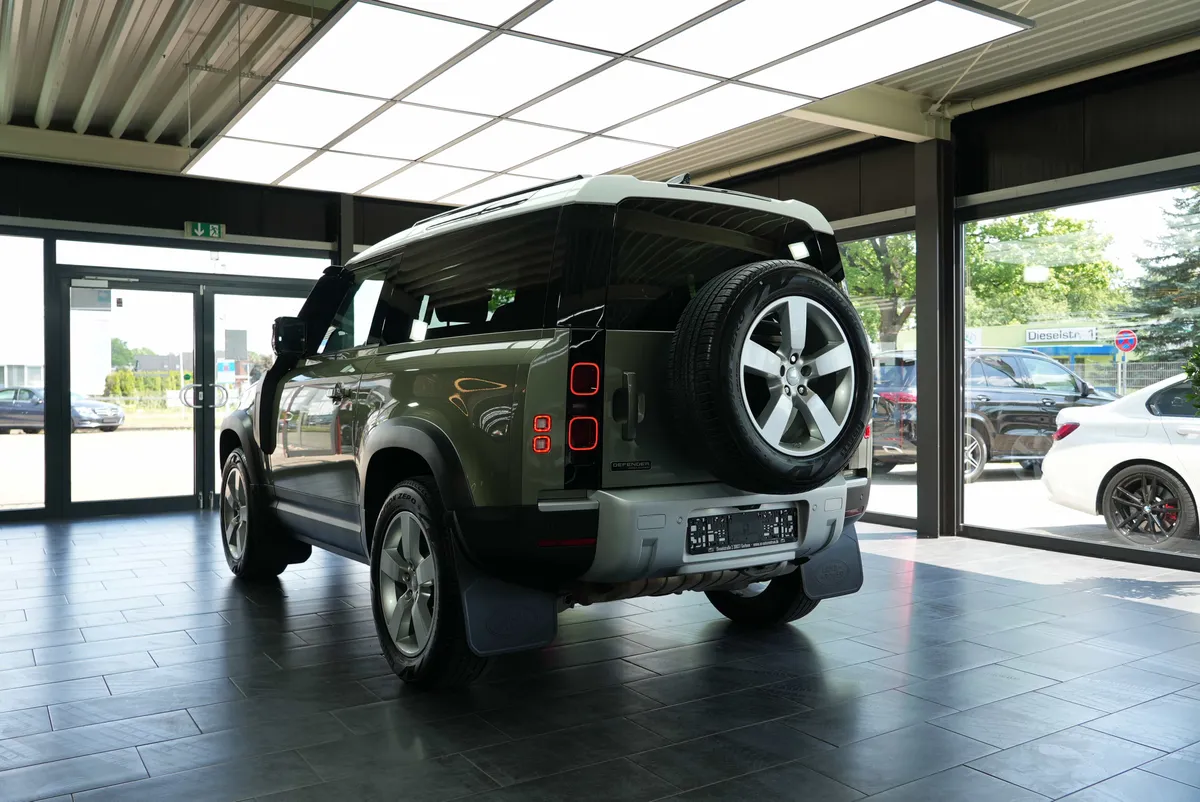 Land Rover Defender P400 AWD X-Dynamic HSE - Image 3
