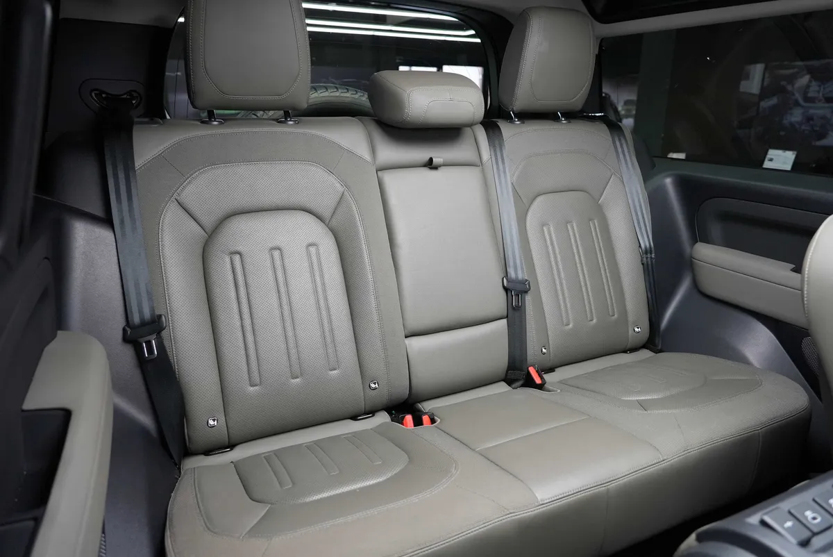 Land Rover Defender P400 AWD X-Dynamic HSE - Image 19