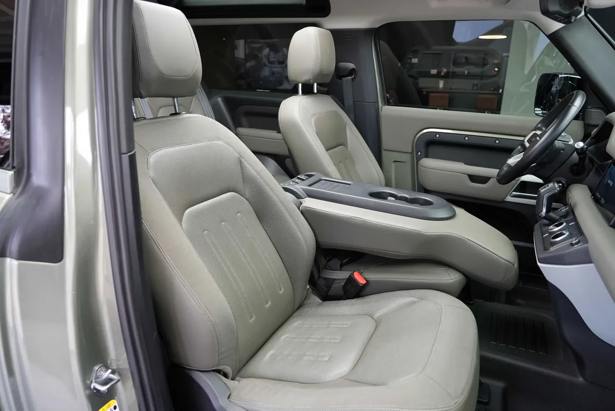 Land Rover Defender P400 AWD X-Dynamic HSE - Image 20