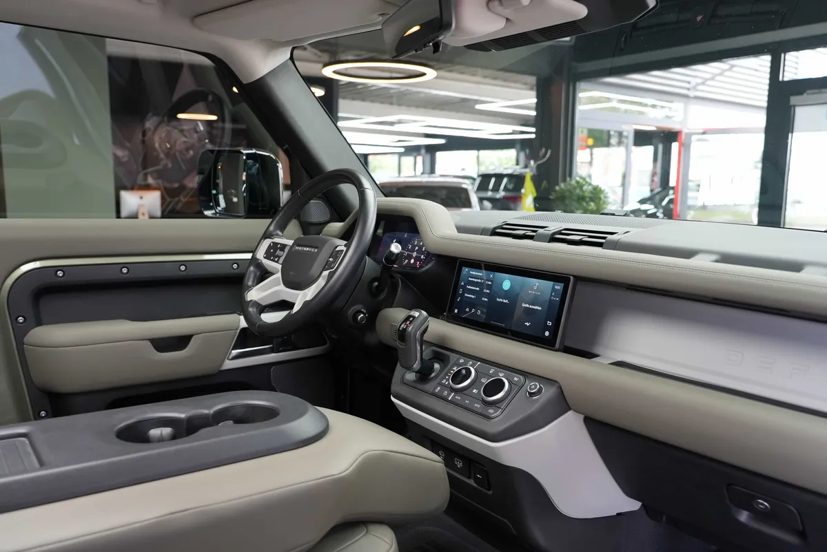 Land Rover Defender P400 AWD X-Dynamic HSE - Image 21