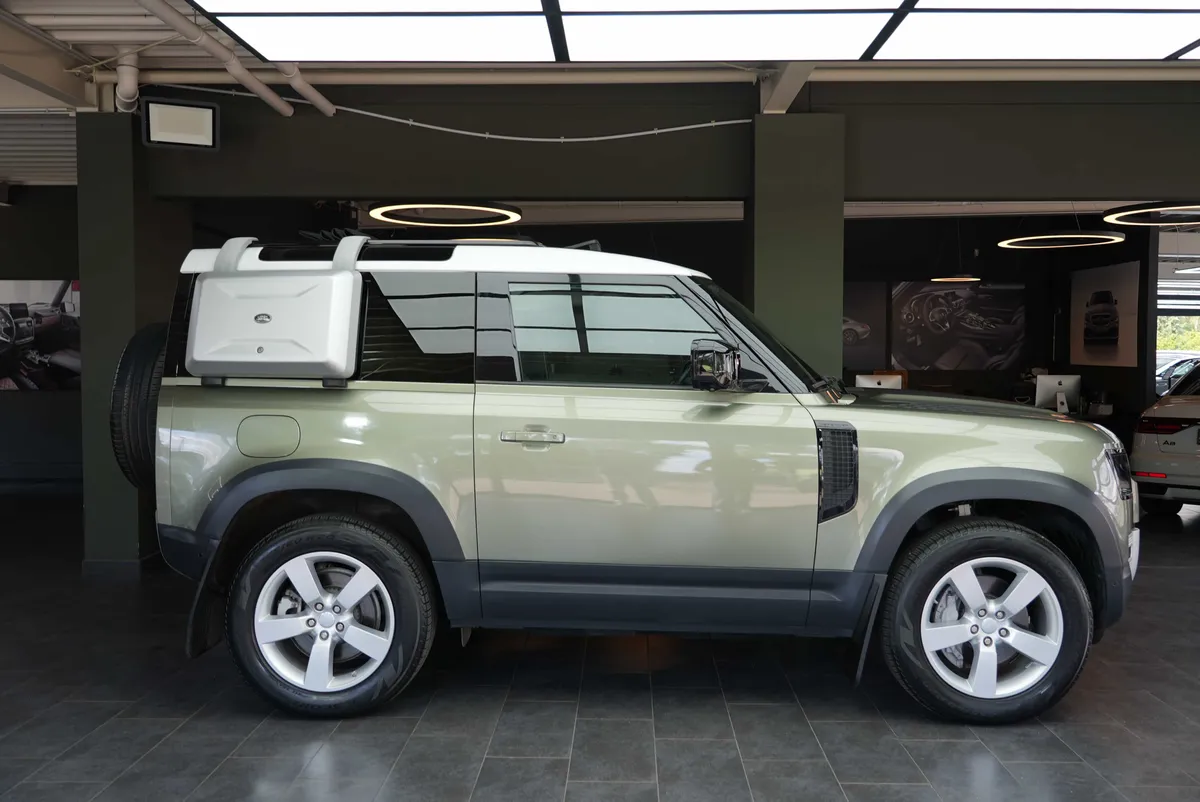 Land Rover Defender P400 AWD X-Dynamic HSE - Image 28