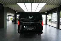 Mercedes-Benz V 300d AMG Line - Image 4