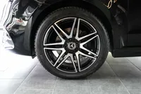 Mercedes-Benz V 300d AMG Line - Image 11