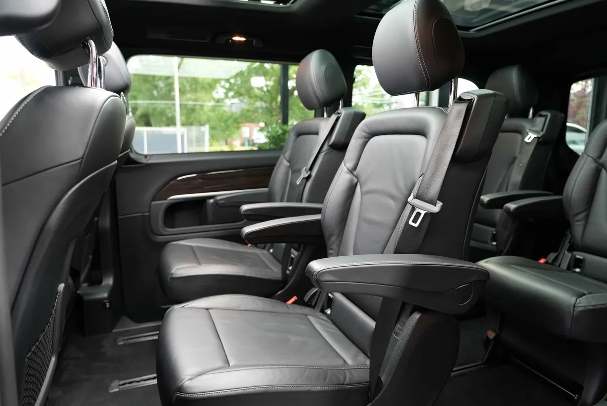 Mercedes-Benz V 300d AMG Line - Image 15