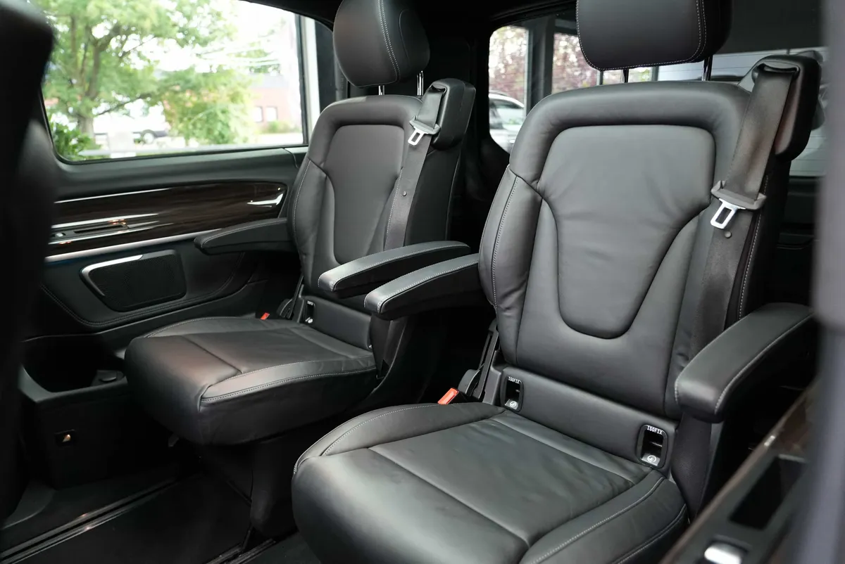 Mercedes-Benz V 300d AMG Line - Image 16