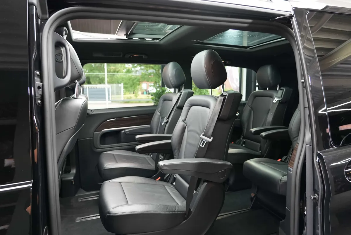 Mercedes-Benz V 300d AMG Line - Image 17