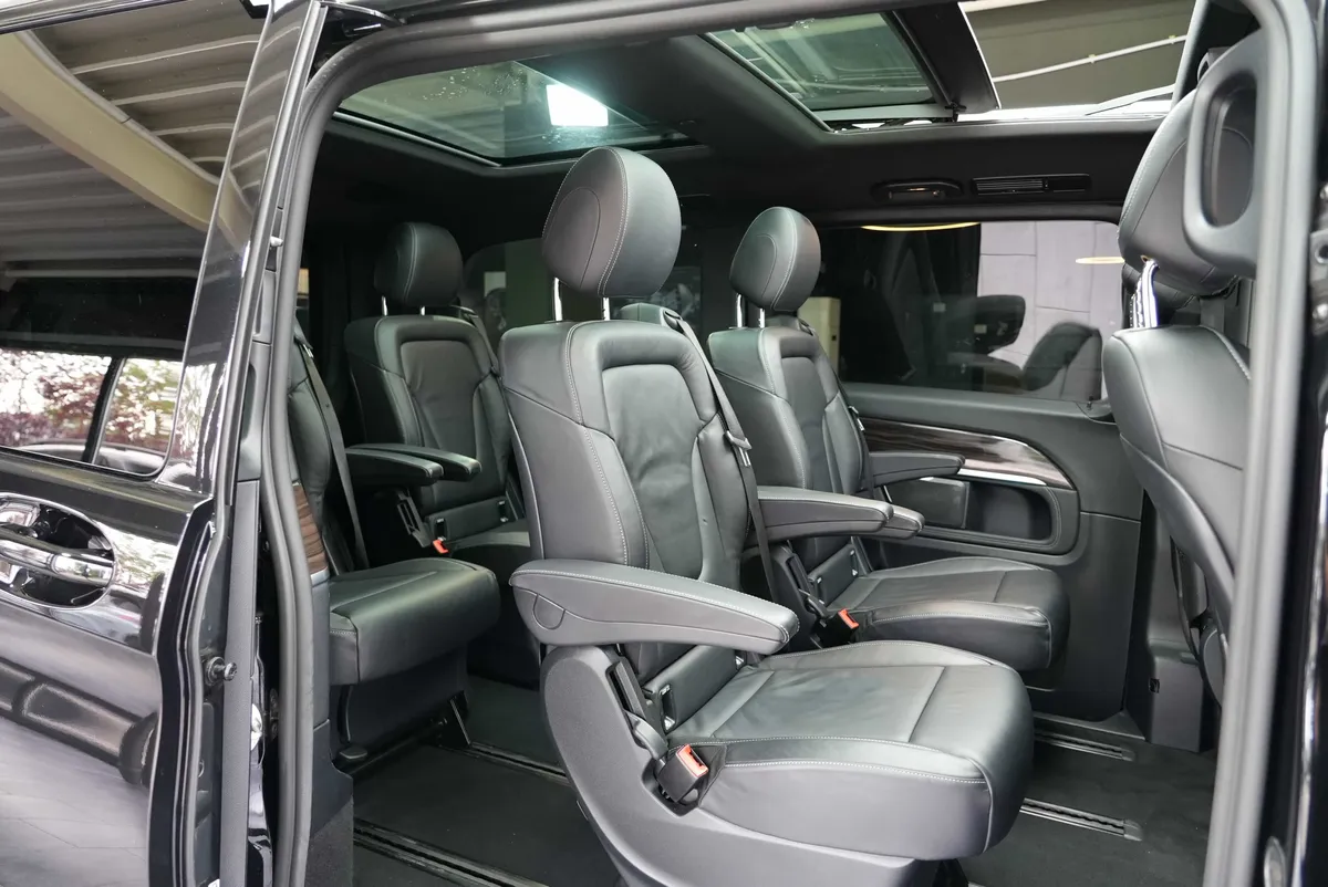 Mercedes-Benz V 300d AMG Line - Image 18