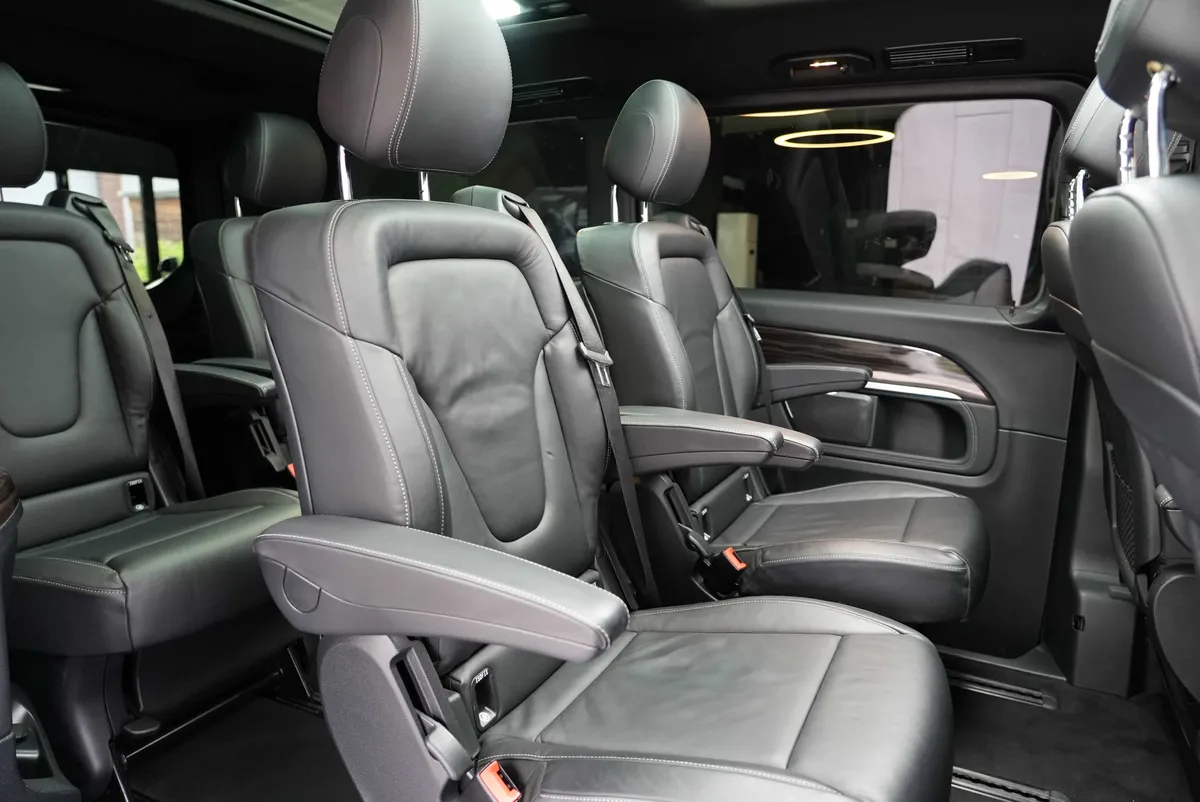 Mercedes-Benz V 300d AMG Line - Image 19