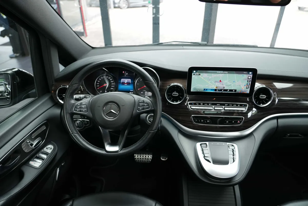 Mercedes-Benz V 300d AMG Line - Image 23