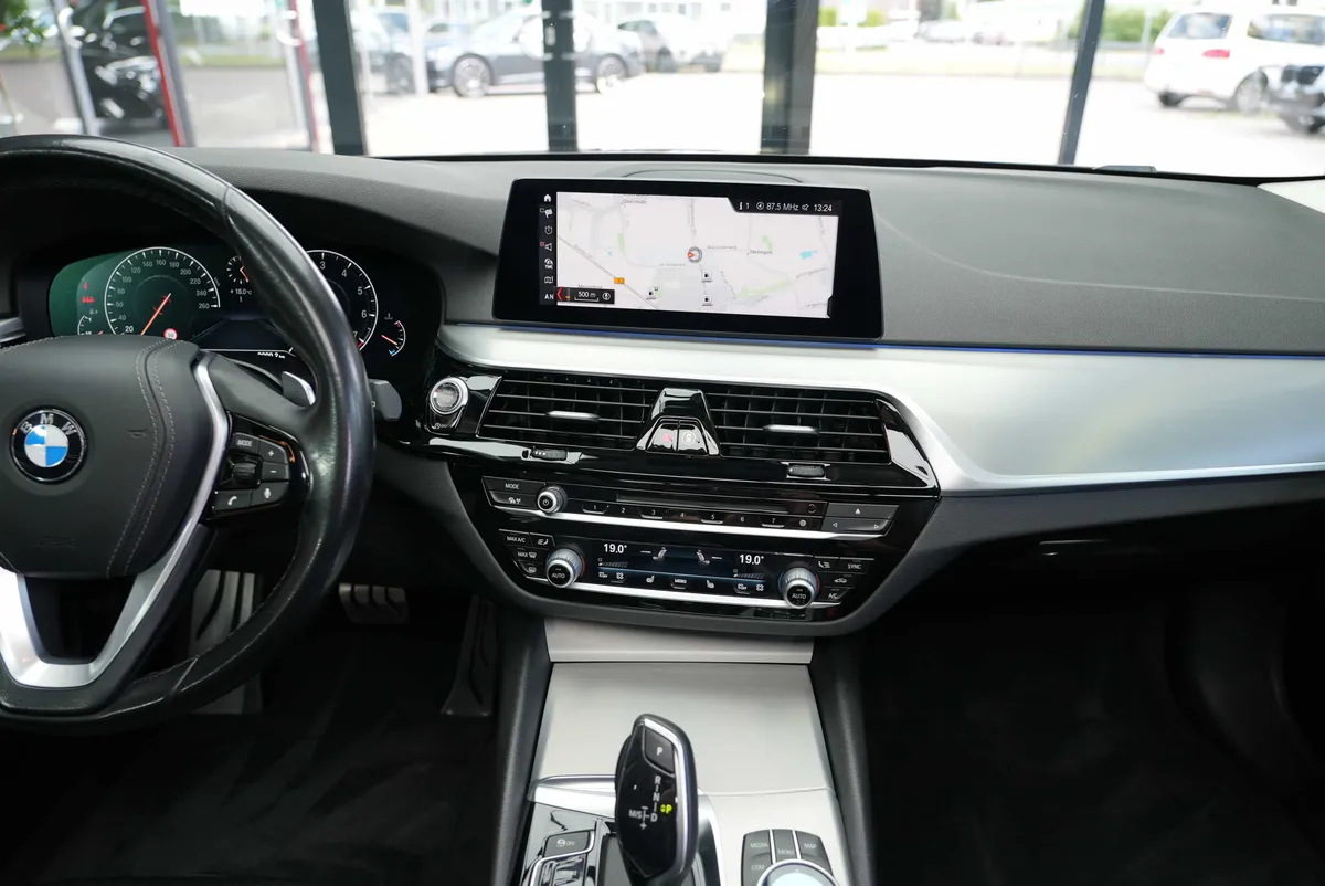 BMW 540i xDrive Touring Sport Line - Image 20