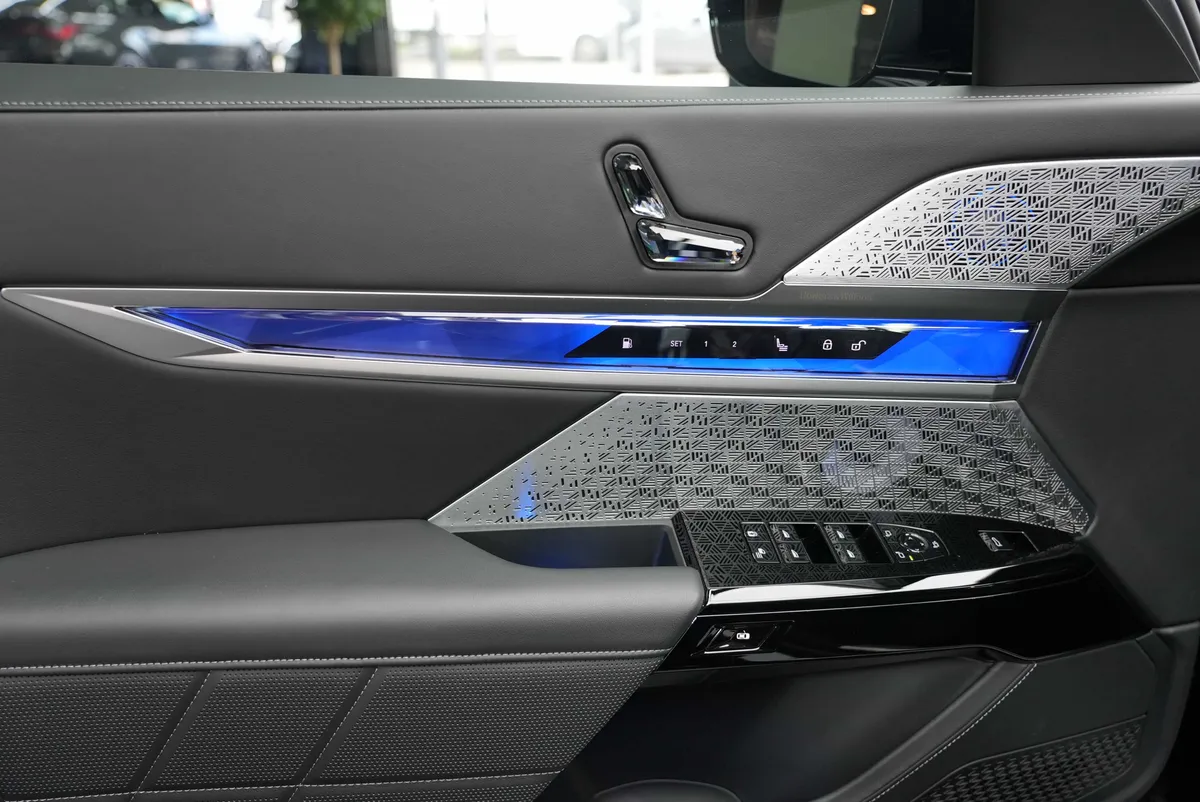 BMW 750e xDrive M Sport - Image 9