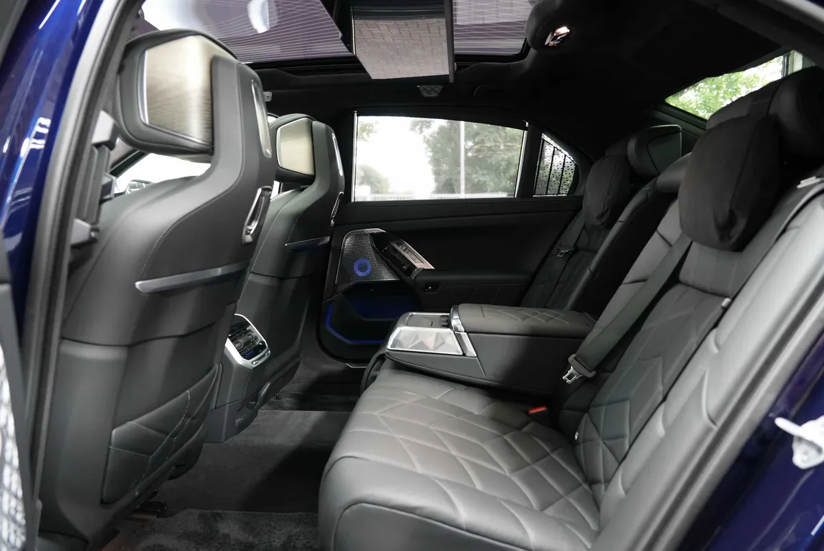 BMW 750e xDrive M Sport - Image 13