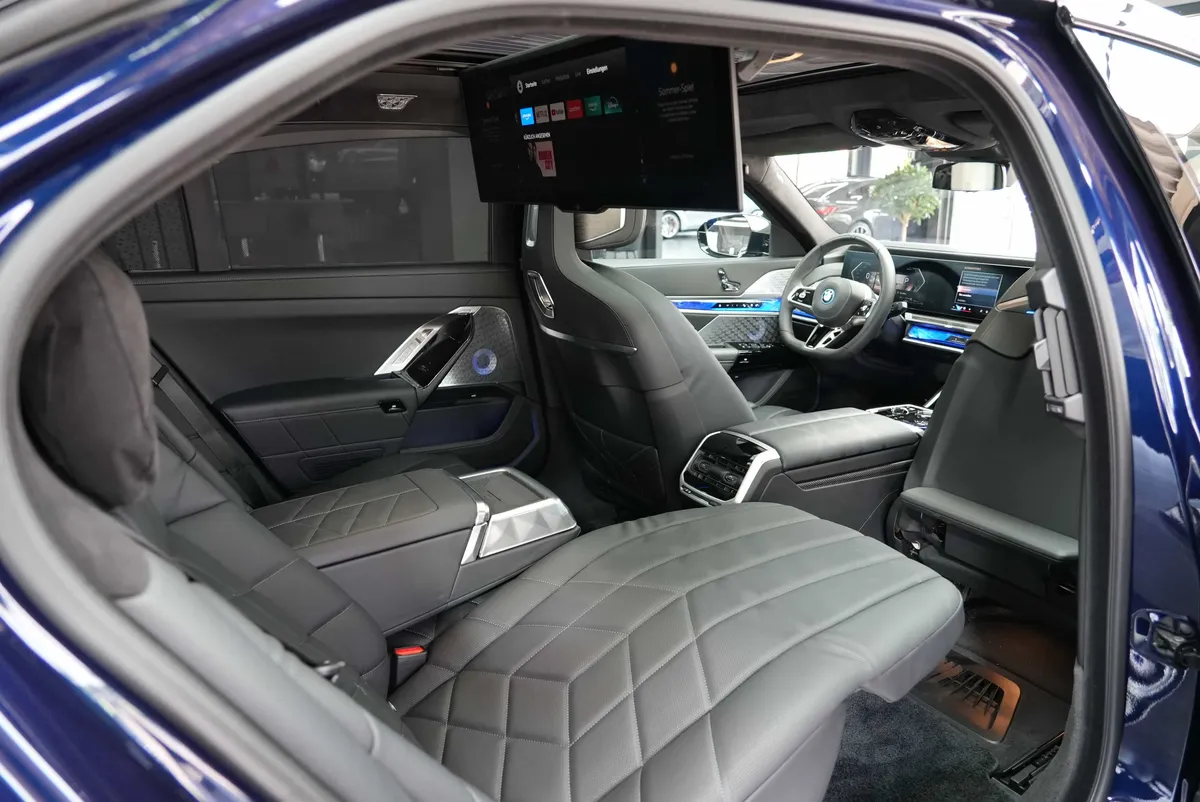 BMW 750e xDrive M Sport - Image 17