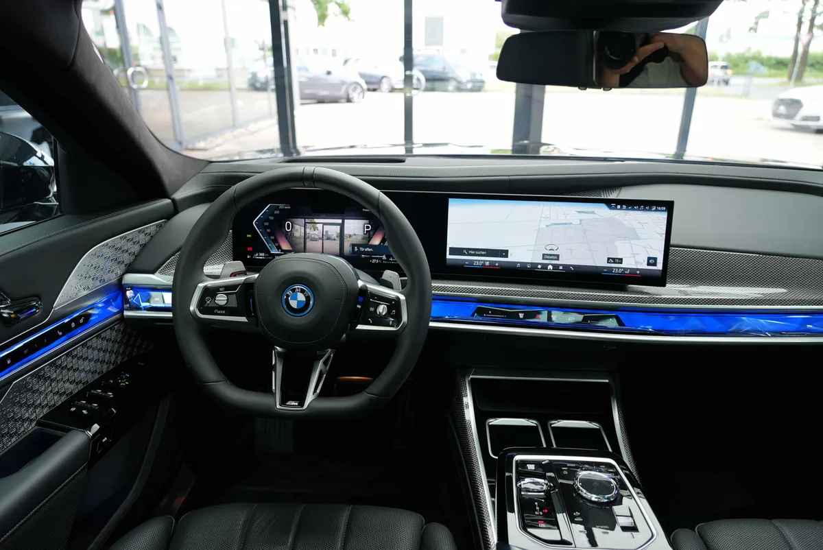 BMW 750e xDrive M Sport - Image 23