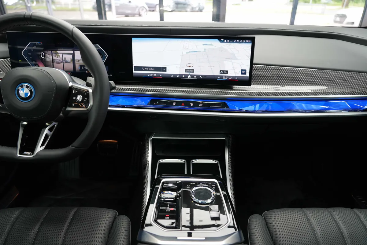 BMW 750e xDrive M Sport - Image 25