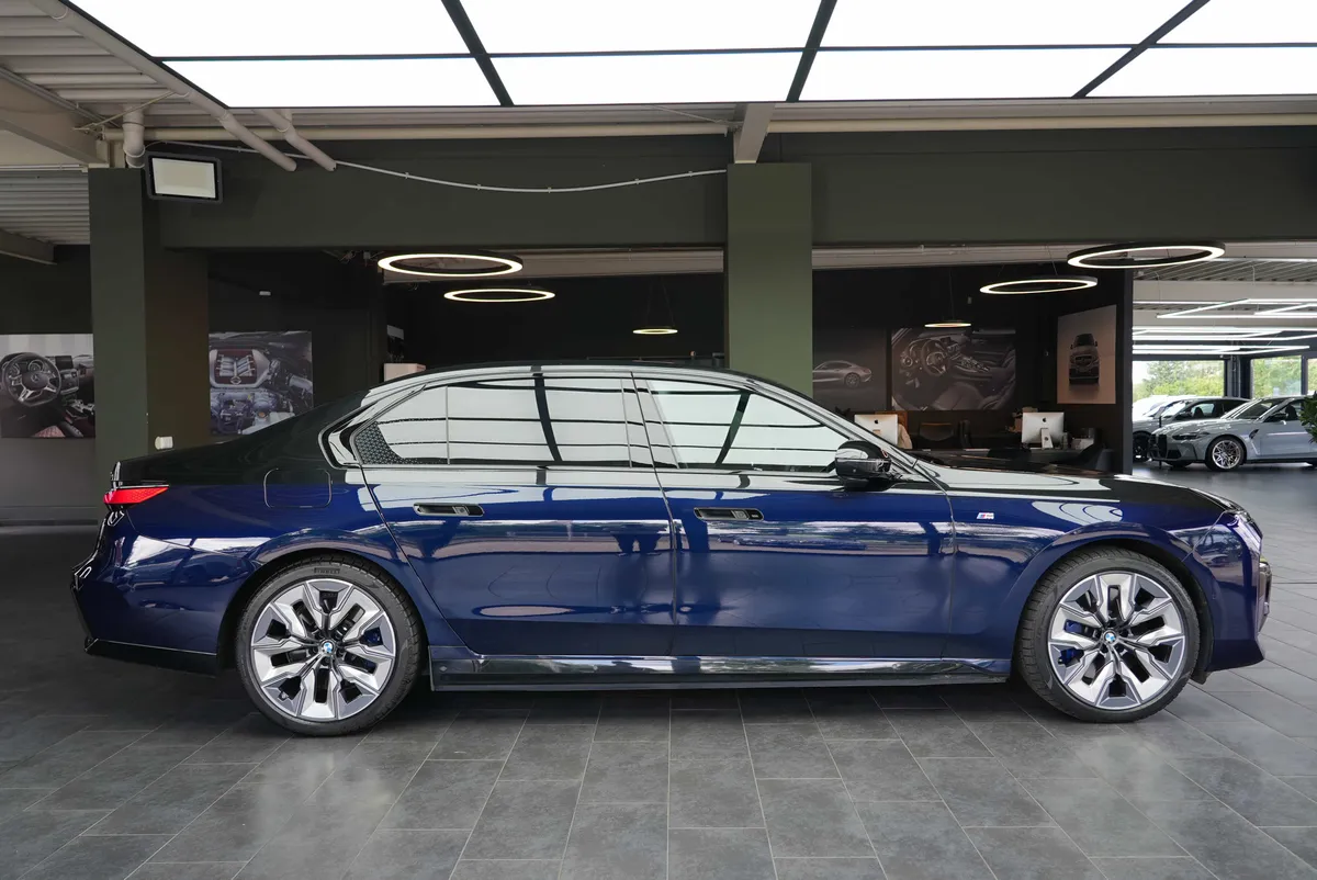 BMW 750e xDrive M Sport - Image 30