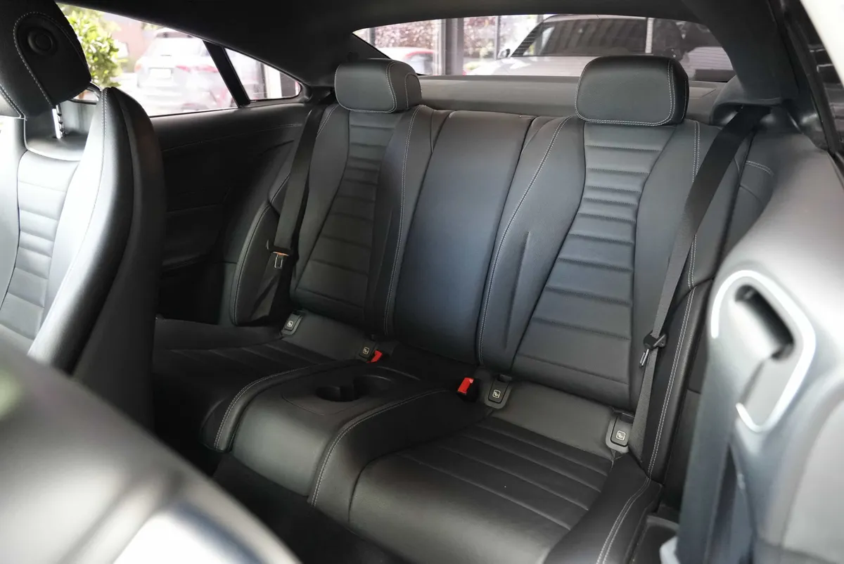 Mercedes-Benz E 400 Coupé 4Matic AMG Line - Image 12