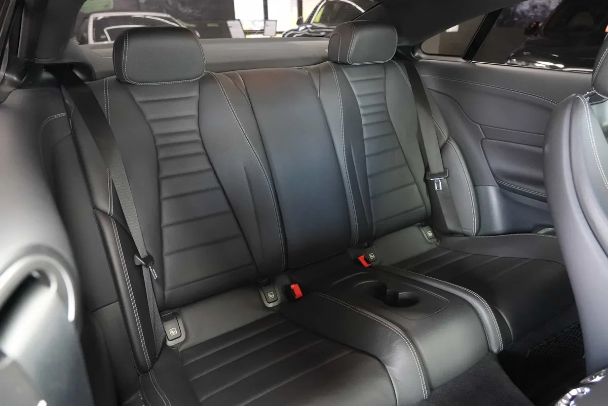 Mercedes-Benz E 400 Coupé 4Matic AMG Line - Image 14