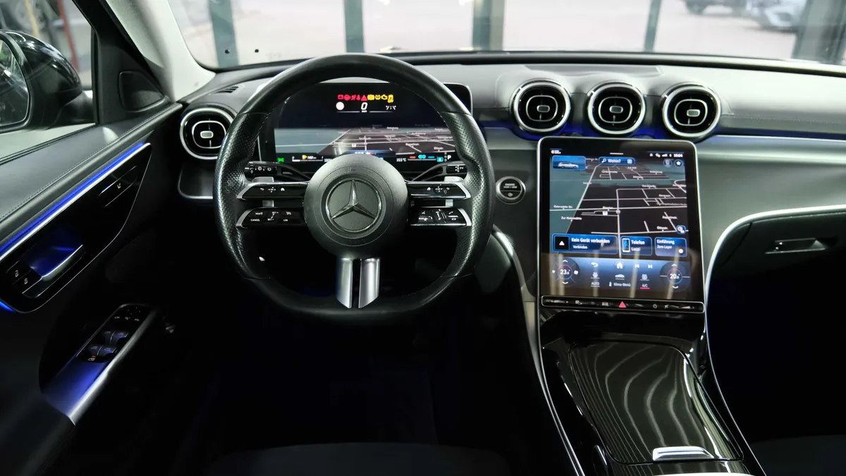 Mercedes-Benz C 220d T-Modell AMG Line - Image 2