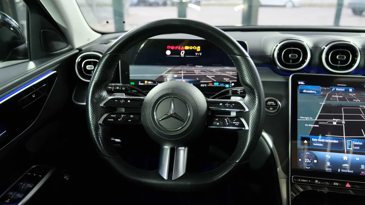 Mercedes-Benz C 220d T-Modell AMG Line - Image 3