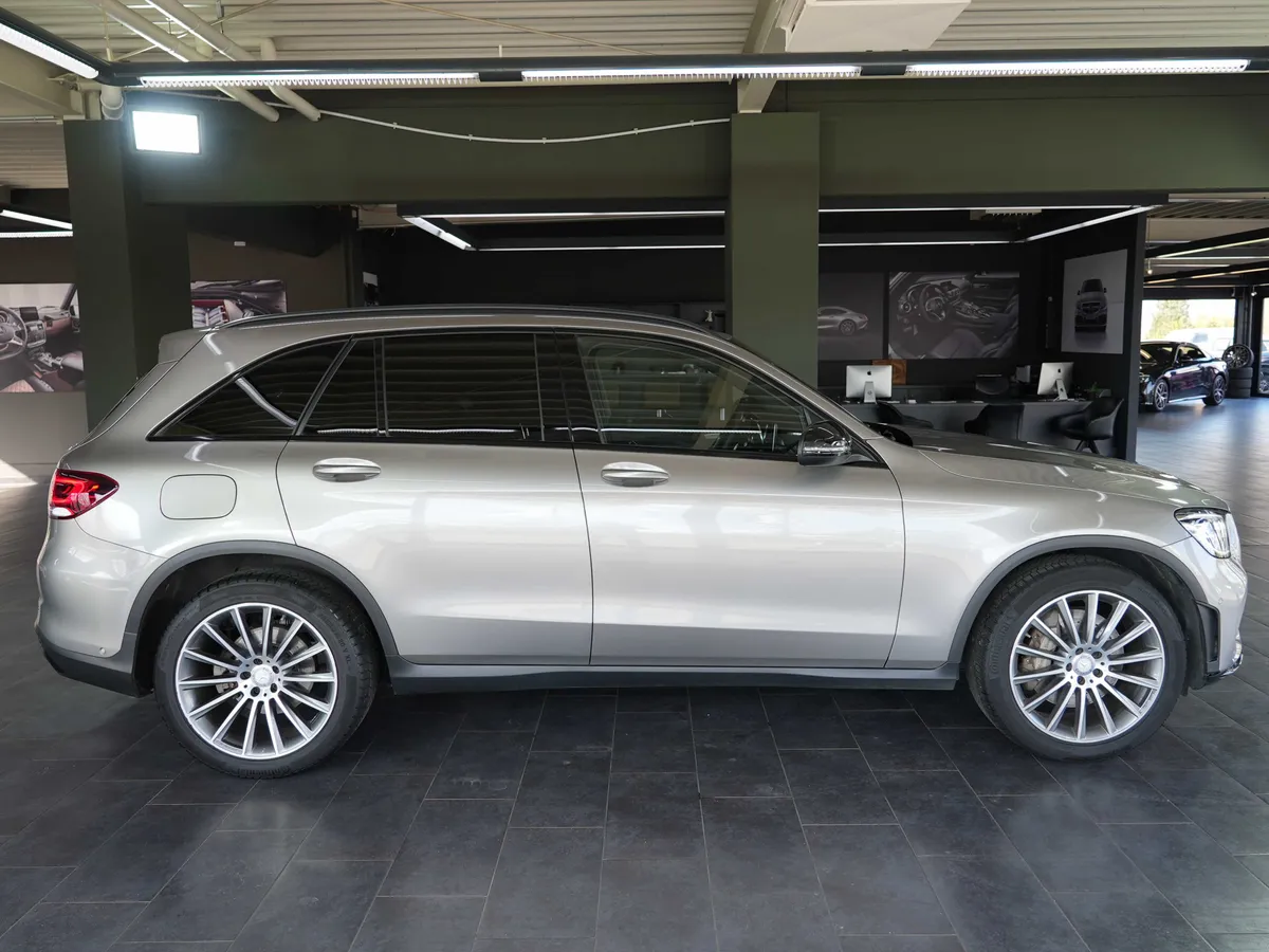 Mercedes-Benz GLC 200 4Matic AMG Line - Image 11