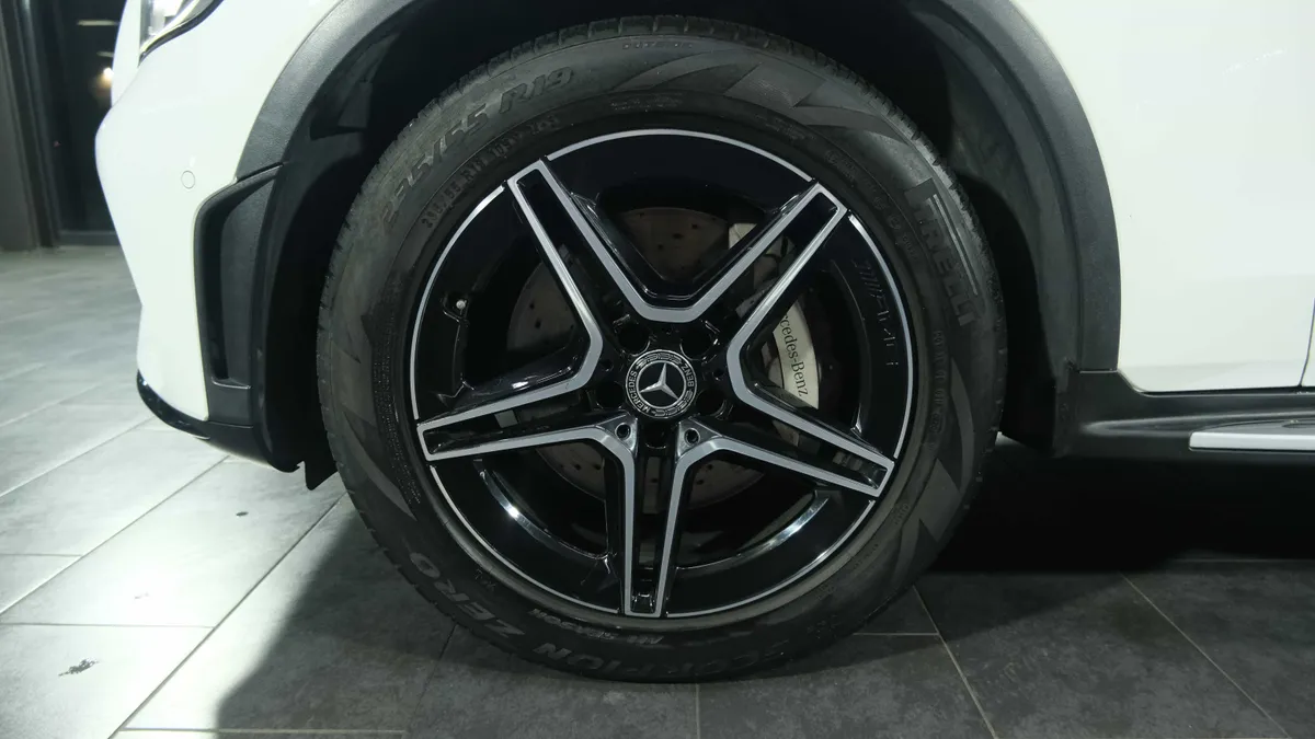 Mercedes-Benz GLC 400d 4Matic AMG Line - Image 17